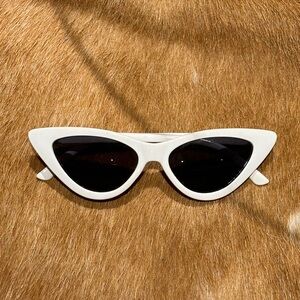 WHITE CAT EYE SUNGLASSES